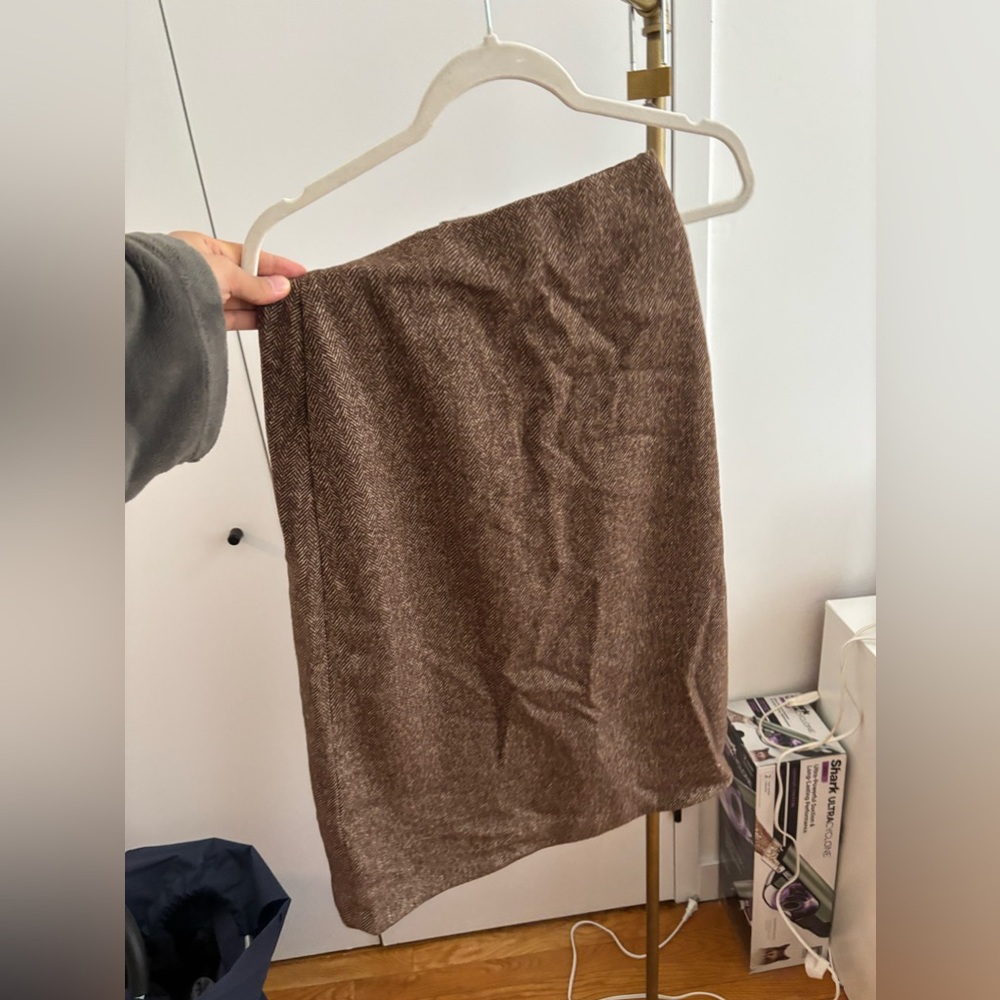 Brown wool skirt with a touch of elegance #woolskirt #elegant